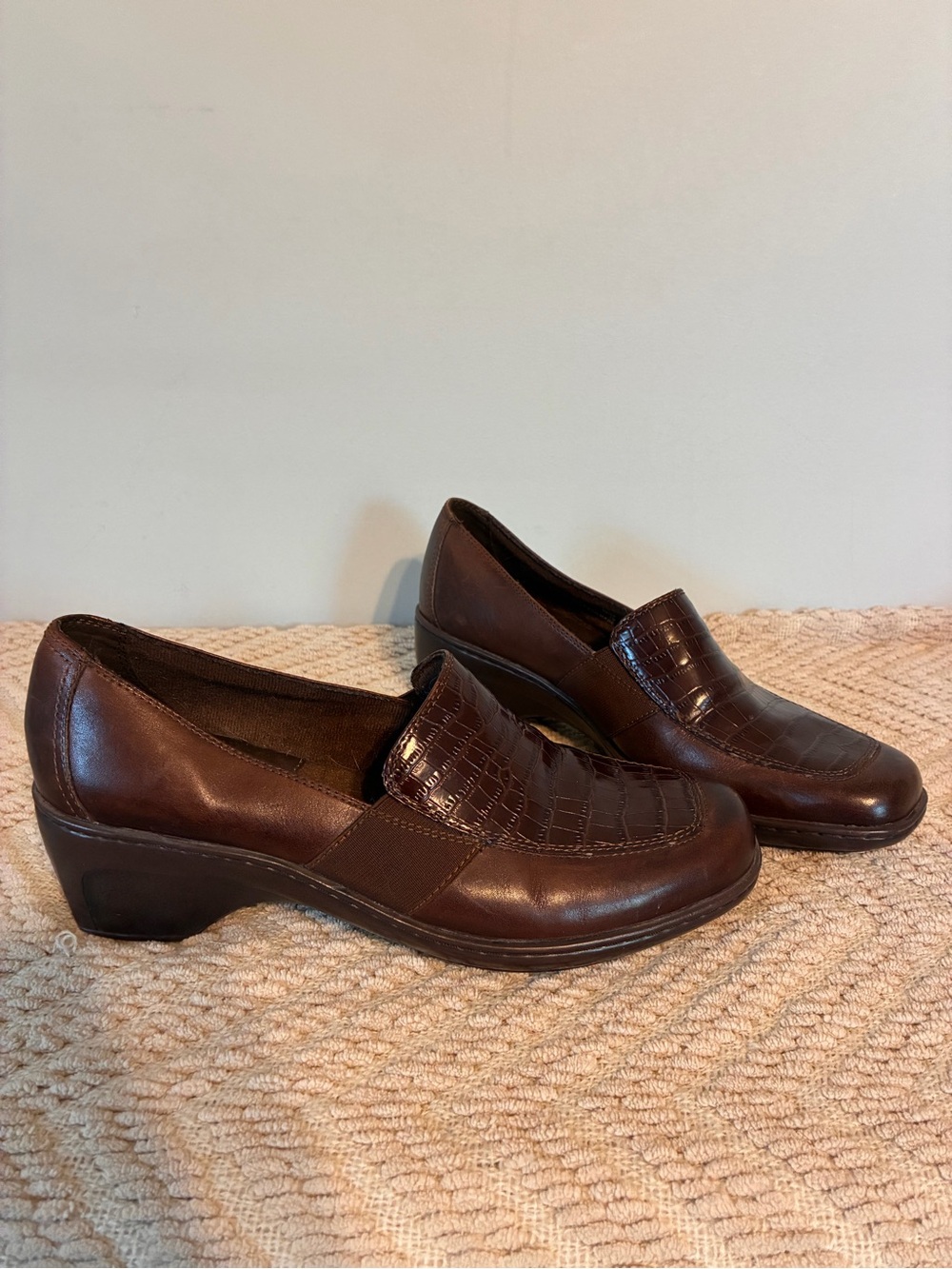 Clarks Women's Dark Brown Croc-Embossed Leather Slip-Ons